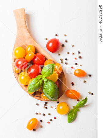 Organic Mini Tomatoes with basil and pepper  46252890