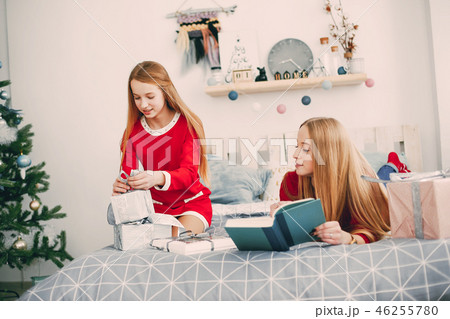 sisters at home 46255780