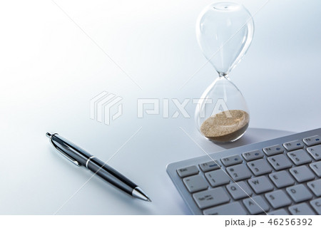 砂時計とPC 46256392