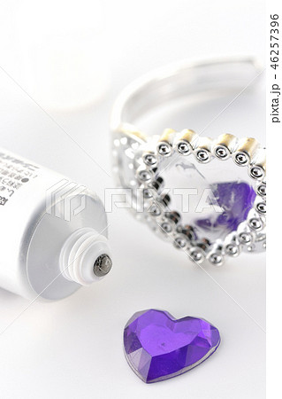 ブレスレットと接着剤 46257396