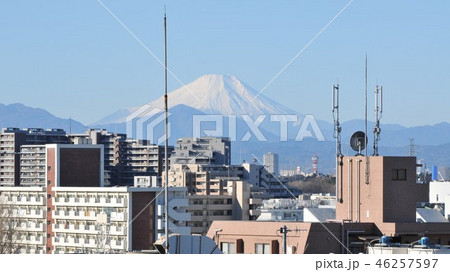 東京西郊から見える真冬の富士山 46257597