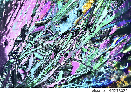 薄氷の偏光効果による色模様 46258022