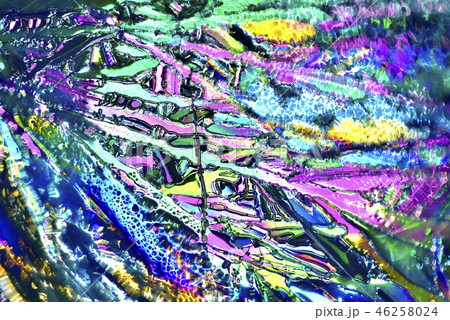 薄氷の偏光効果による色模様 46258024