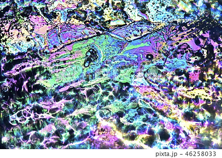 薄氷の偏光効果による色模様 46258033
