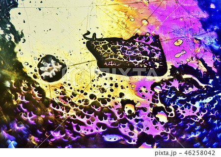 薄氷の偏光効果による色模様 薄氷の偏光効果による色模様 46258042