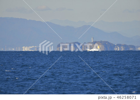 三浦半島 【神奈川】 江の島と蜃気楼 【冬】 三浦半島 【神奈川】 江の島と蜃気楼 【冬】 46258071