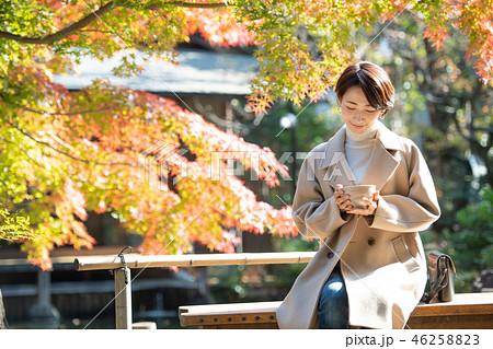 女子旅 秋 お抹茶 紅葉  旅行 イメージ 46258823