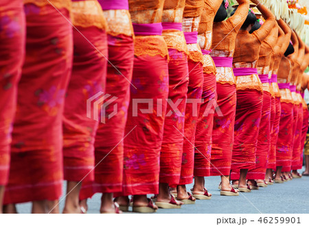 Balinese women with religious offering 46259901