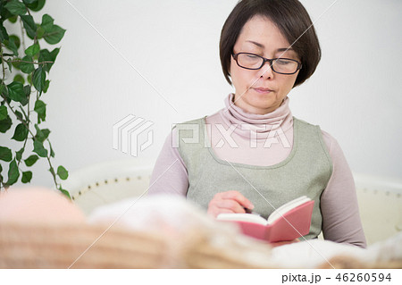 中高年女性 中高年女性 46260594