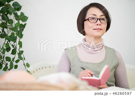 中高年女性 中高年女性 46260597
