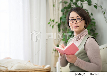 中高年女性 46260605