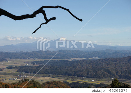 松江市の京羅木山から見た晩秋の出雲富士大山 松江市の京羅木山から見た晩秋の出雲富士大山 46261075