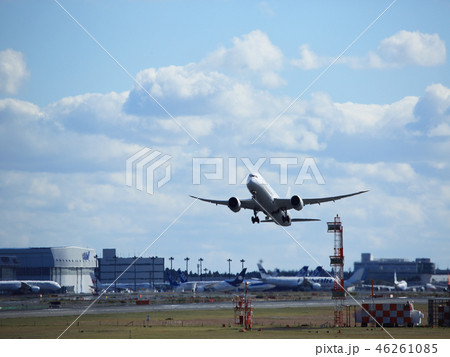離陸するジェット旅客機 46261085
