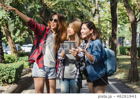 women using camera while travel in Thailand. women using camera while travel in Thailand. 46261943