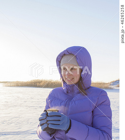 Young woman with a cup of hot drink in winter wood Winter woman on background of winter landscape Young woman with a cup of hot drink in winter wood Winter woman on background of winter landscape 46265258