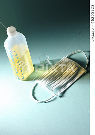 マスクと風邪薬 マスクと風邪薬 46265528