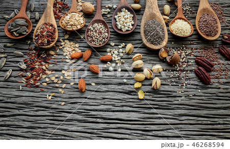 Different types of grains and cereals . 46268594
