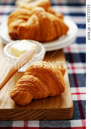 クロワッサンとバター クロワッサンとバター 46273353