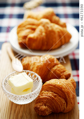 クロワッサンとバター クロワッサンとバター 46273390