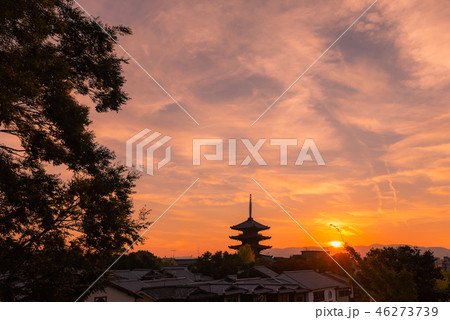 京都の夕日、高台寺の夕焼け、オレンジの空、ほ京の日の入り、夕方の高台寺 京都の夕日、高台寺の夕焼け、オレンジの空、ほ京の日の入り、夕方の高台寺 46273739