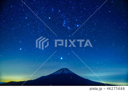 山梨県 浮かび上がる富士山 46275688