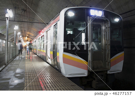 上越線 土合駅（下りホームの電車） 46277157
