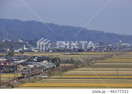 田園地帯を行く信越本線211系（4両編成：高崎⇔横川） 46277332