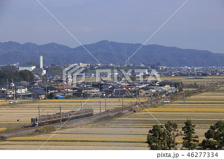 田園地帯を行く信越本線211系（4両編成：高崎⇔横川） 46277334