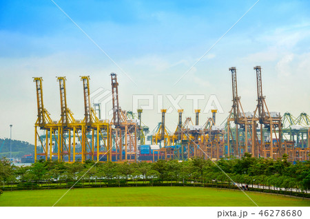 freight cranes  Singapore shipping port 46278680