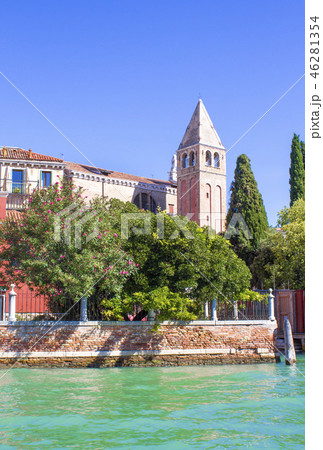 houses on the Grand Canal in Venice houses on the Grand Canal in Venice 46281354
