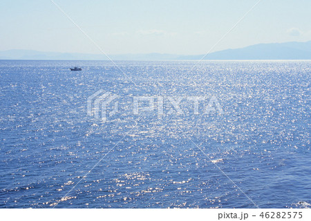 輝く海 46282575