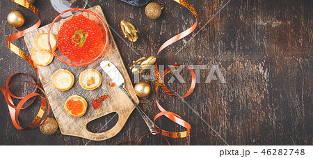 Canape with red salmon caviar 46282748