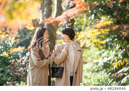 旅行 秋 紅葉 母娘 親子 家族旅行イメージ 46284046