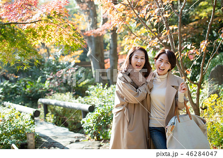旅行 秋 紅葉 母娘 親子 家族旅行イメージ 46284047