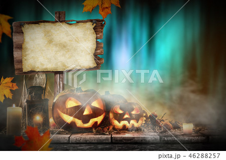 Halloween pumpkins on wooden planks. 46288257