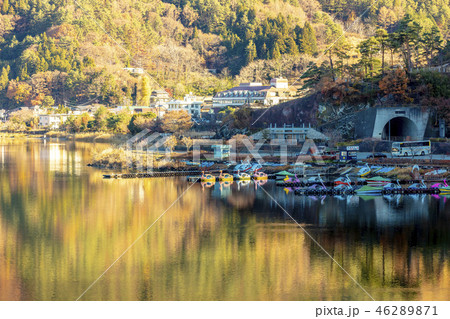 Autumn Fuji Kawaguchiko lake buildings Autumn Fuji Kawaguchiko lake buildings 46289871