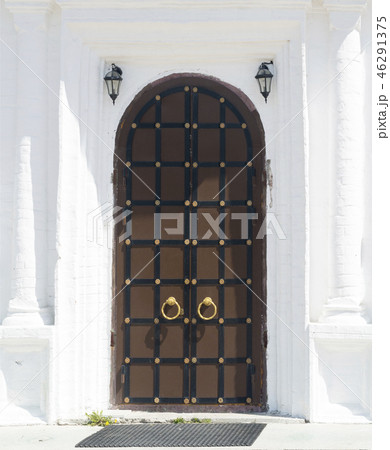 Old wooden door with metal wire 46291375