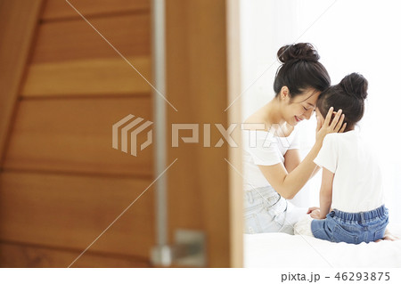 親子　ライフスタイル 46293875