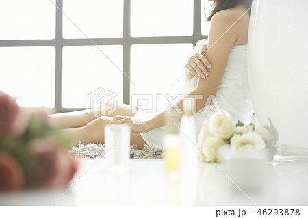 女性　ビューティー　ボディケア 46293878