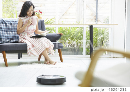 女性　リラックス 46294251