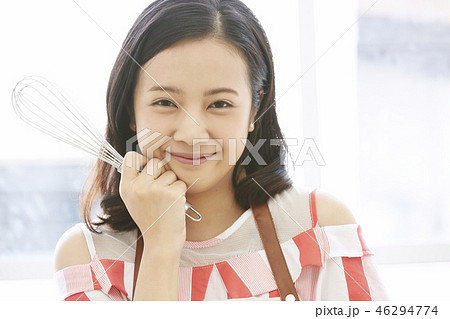 女性　ライフスタイル　クッキング 46294774