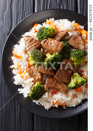 Stir-fried beef broccoli with rice and persimmon Stir-fried beef broccoli with rice and persimmon 46297915