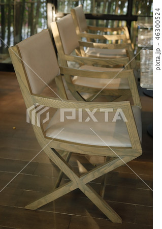 Photo table chair. 46300524