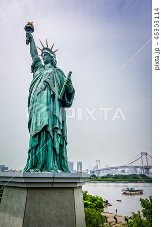 Statue of liberty and tokyo cityscape, Japan Statue of liberty and tokyo cityscape, Japan 46303114