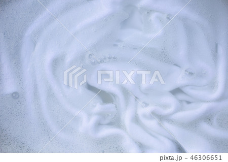 Soak a cloth before washing, white cloth 46306651