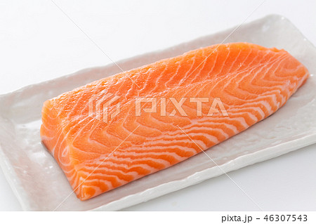 サーモンの刺身 46307543