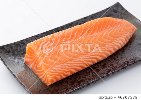 サーモンの刺身 46307578