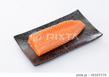 サーモンの刺身 46307579
