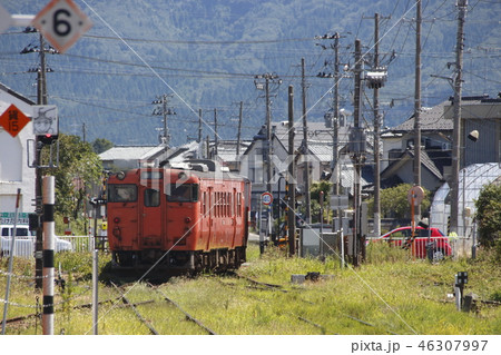 五泉駅を発車する磐越西線キハ47（首都圏色） 46307997