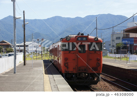 五泉駅を発車する磐越西線キハ47(首都圏色) 五泉駅を発車する磐越西線キハ47(首都圏色) 46308000